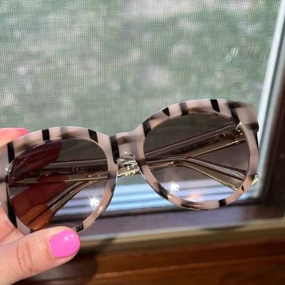 Authentic Gucci Sunglasses with case - Picture 13 of 14